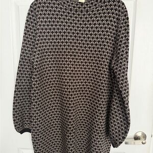 Max Studio Black and White Long Sleeve Dress